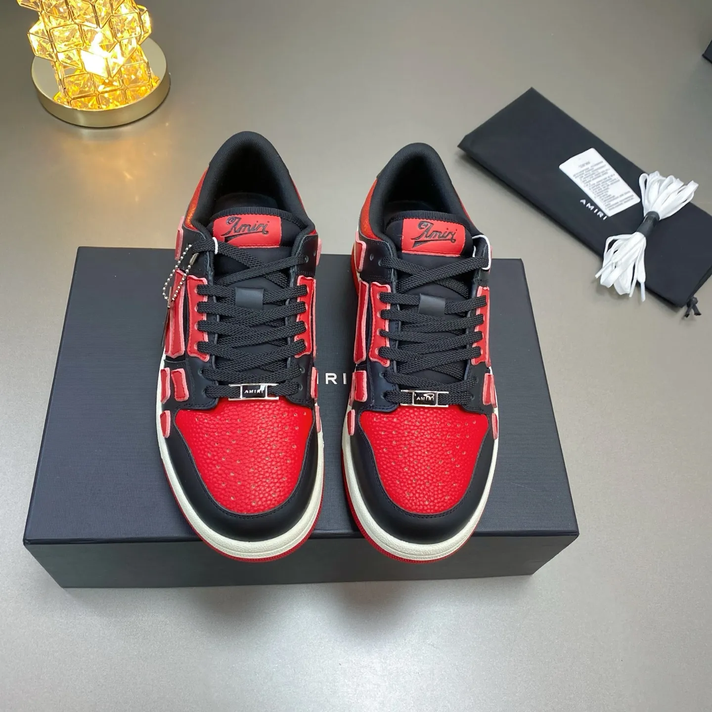 p580🐮🐮AMIRI Couple Style👑 The latest The Pacific Series Couple Style💀🦴Bone Stars Casual Sports Shoes Skateboard Shoes✔️ AMIRI's Pacific shoes are a sneaker that combines luxury and street style. Many celebrities and Internet celebrities have the same style. Its design and workmanship are very exquisite. Made of high-grade cow leather, soft to the touch and highly durable. 💎Fabrics: Original custom imported first-layer cowhide 💎Inner lining: Original customized breathable mesh 💎Foot: Original injection molded one-piece, comfortable, wear-resistant and not tiring for feet 💎Outsole: Original 1:1 molded three-color sole Original outsole 💎Sole thickness: 3CM 💎Size: Female 35-40 Male 39-46 💎Price; Top version 👑Special remarks Remark: (Female size 34 40 . Men's sizes 38 45 46 are customized and cannot be returned or exchanged. Please note when ordering! Thank you🤝🤝